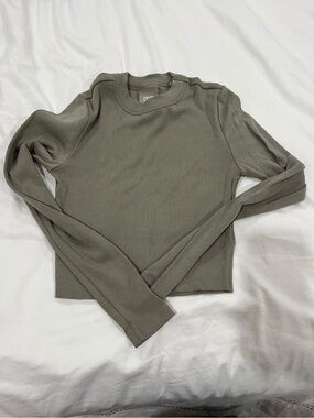 Kith women’s Slim Fit Crewneck Sweater in Olive size S